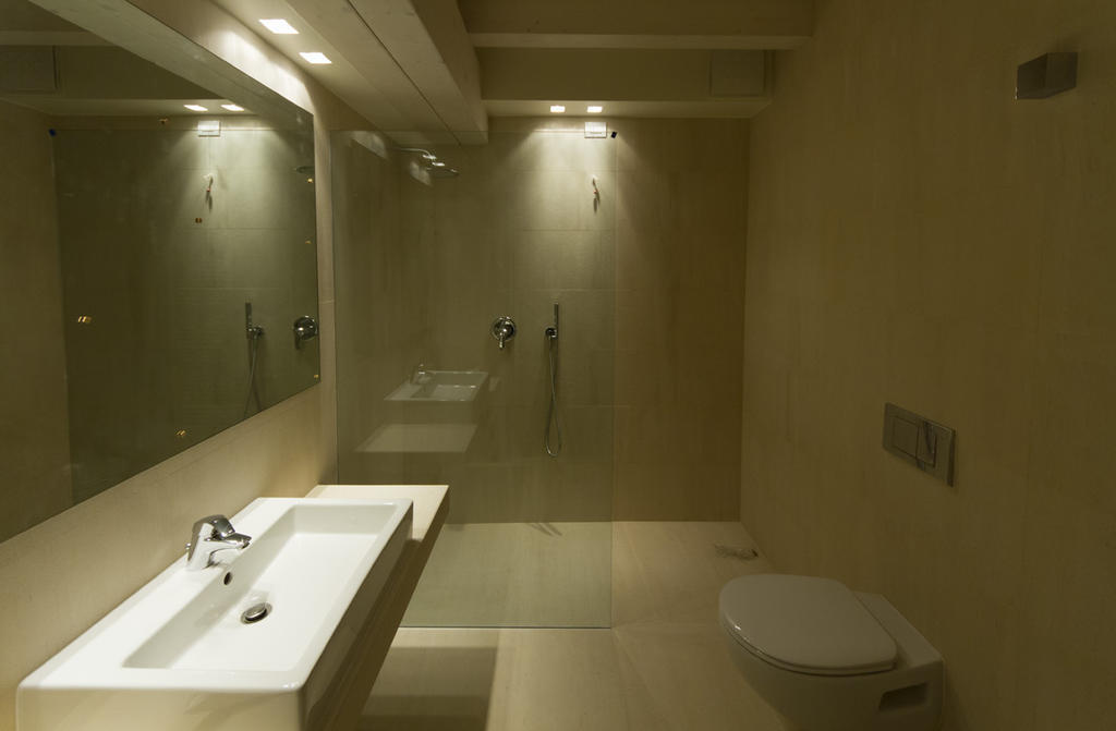 Apartamento La Casa Del Porto Lovere Habitación foto