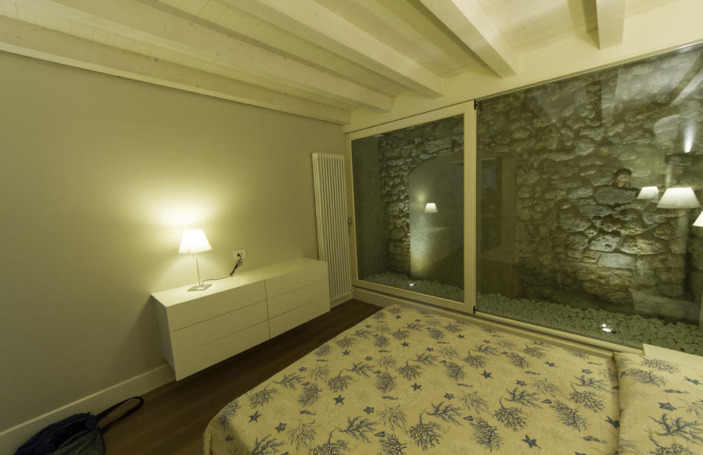 Apartamento La Casa Del Porto Lovere Habitación foto